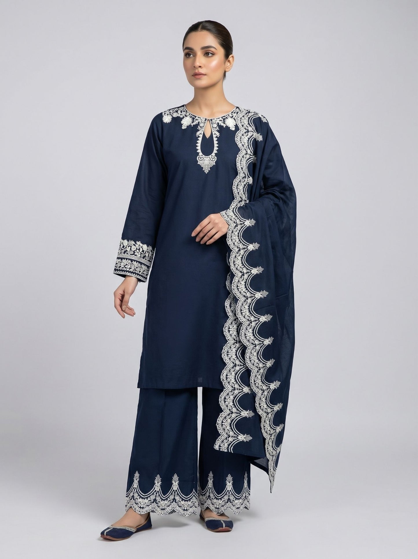 3 pcs embroidered viscose dress comes with plazo.