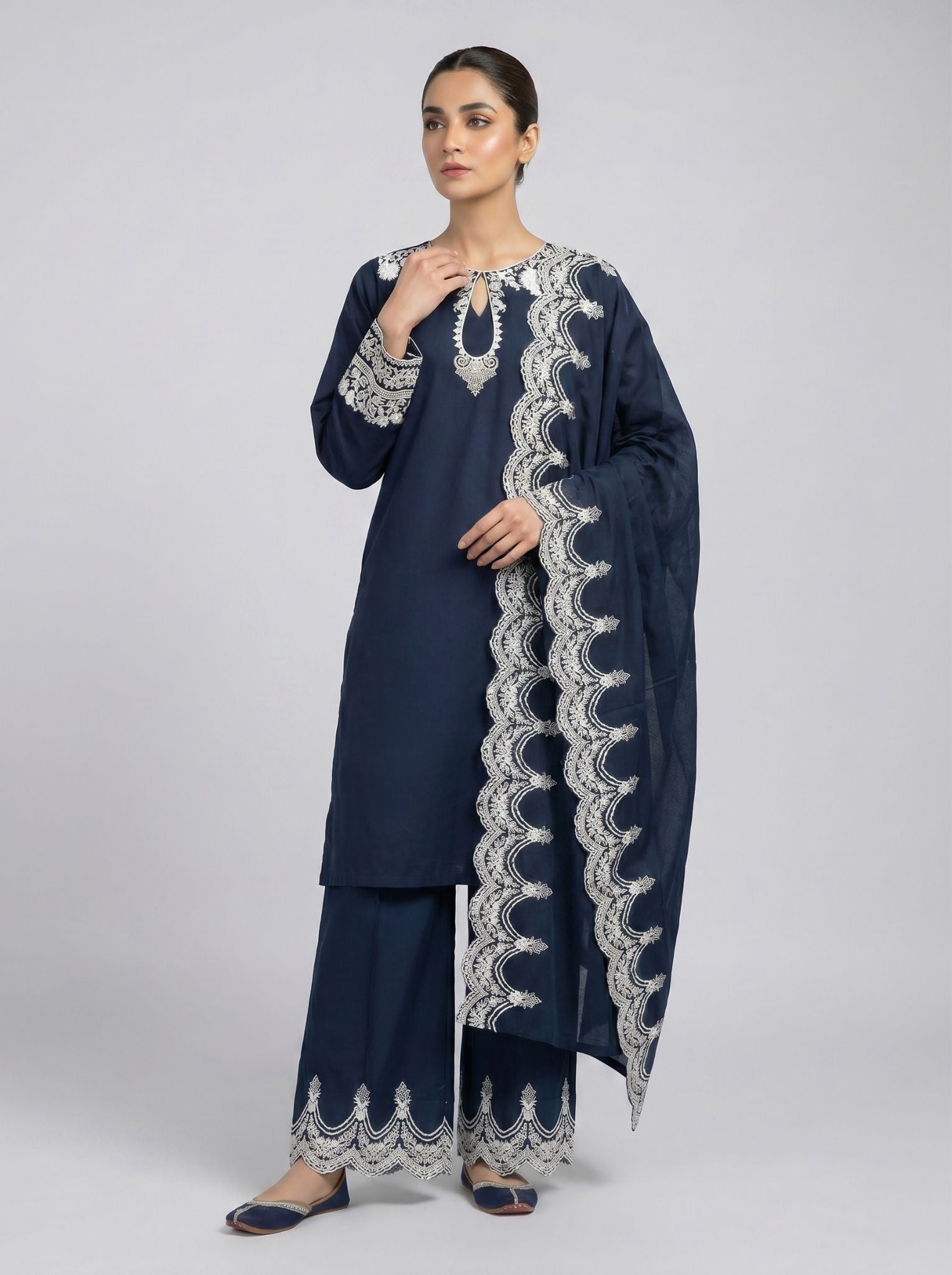 3 pcs embroidered viscose dress comes with plazo.