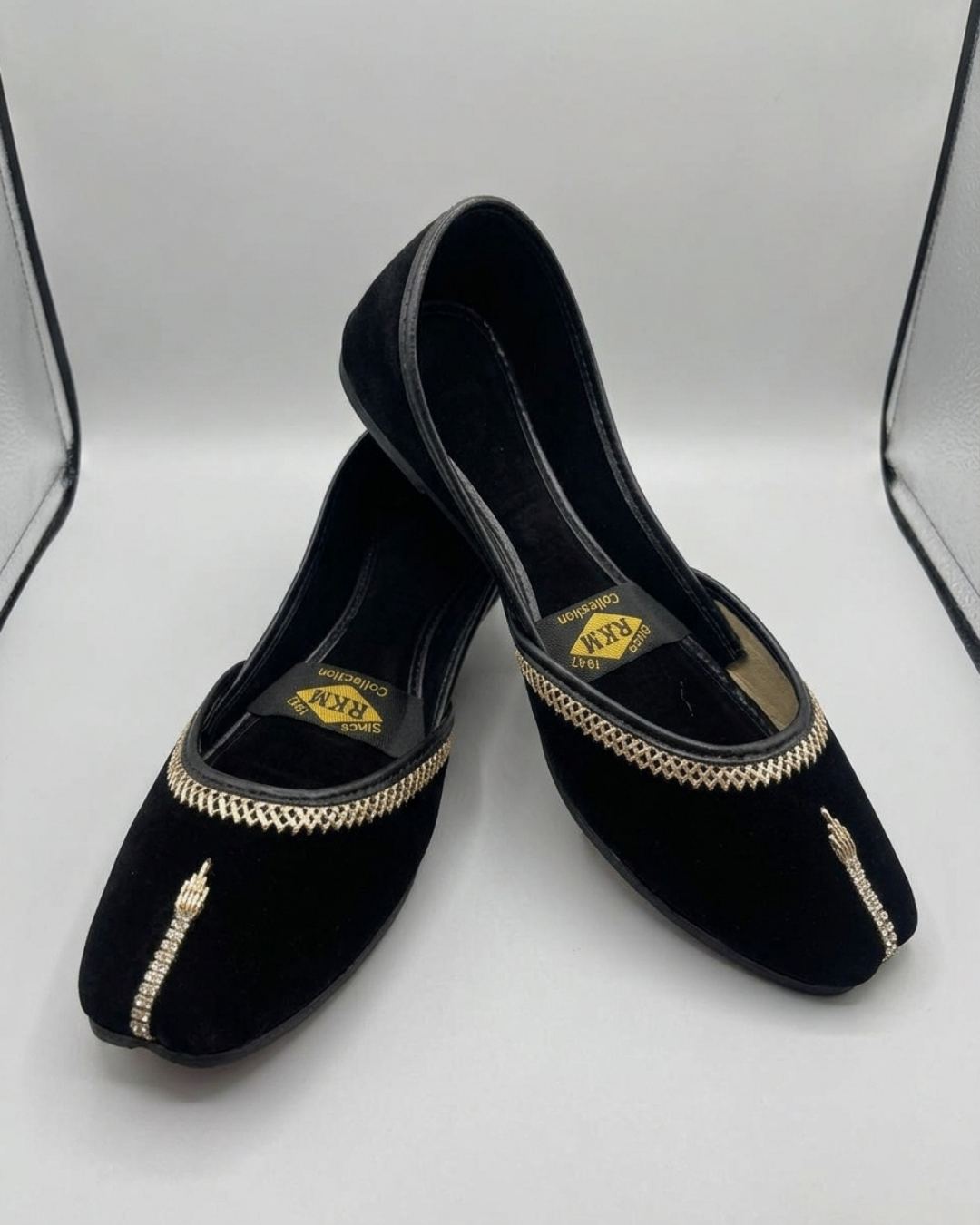 Valvet embroidered Khussa