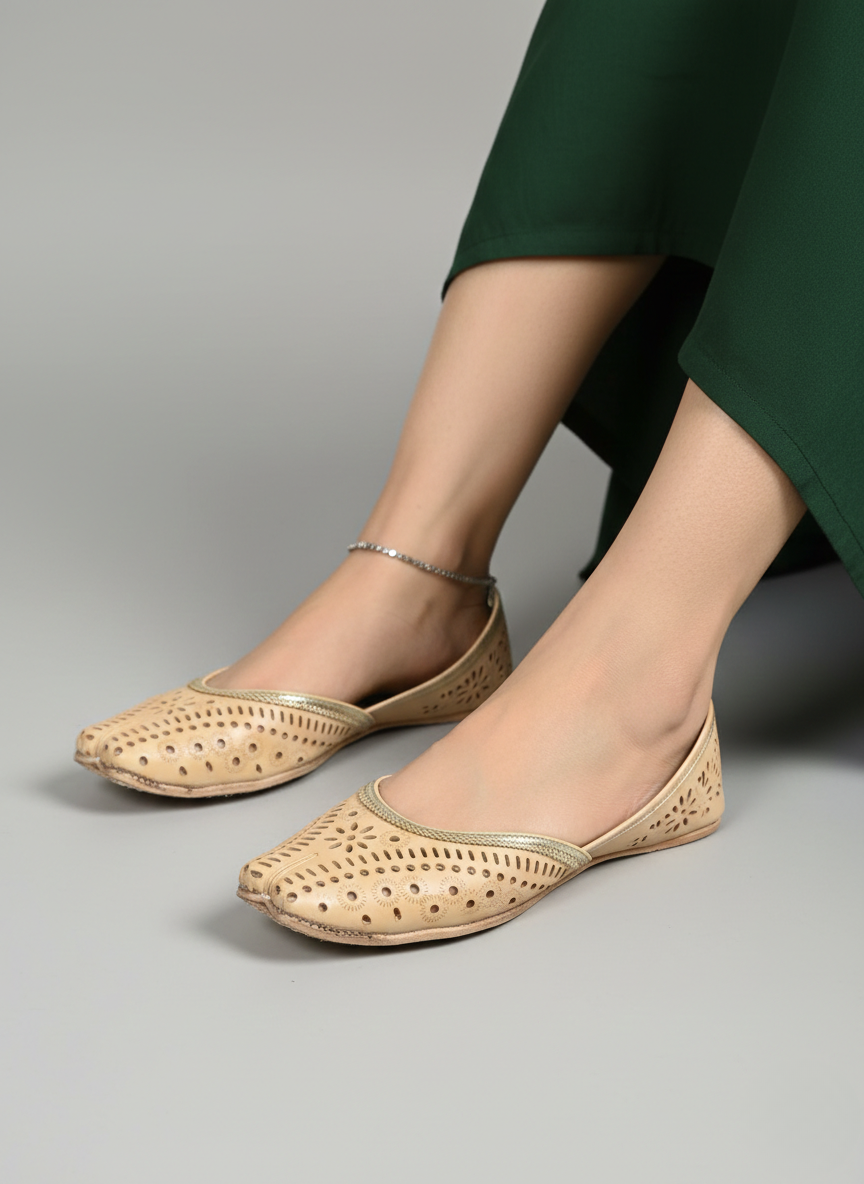 Cutwork leather Khussa