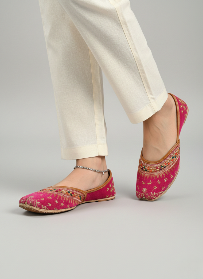 Thread work valvet Khussa