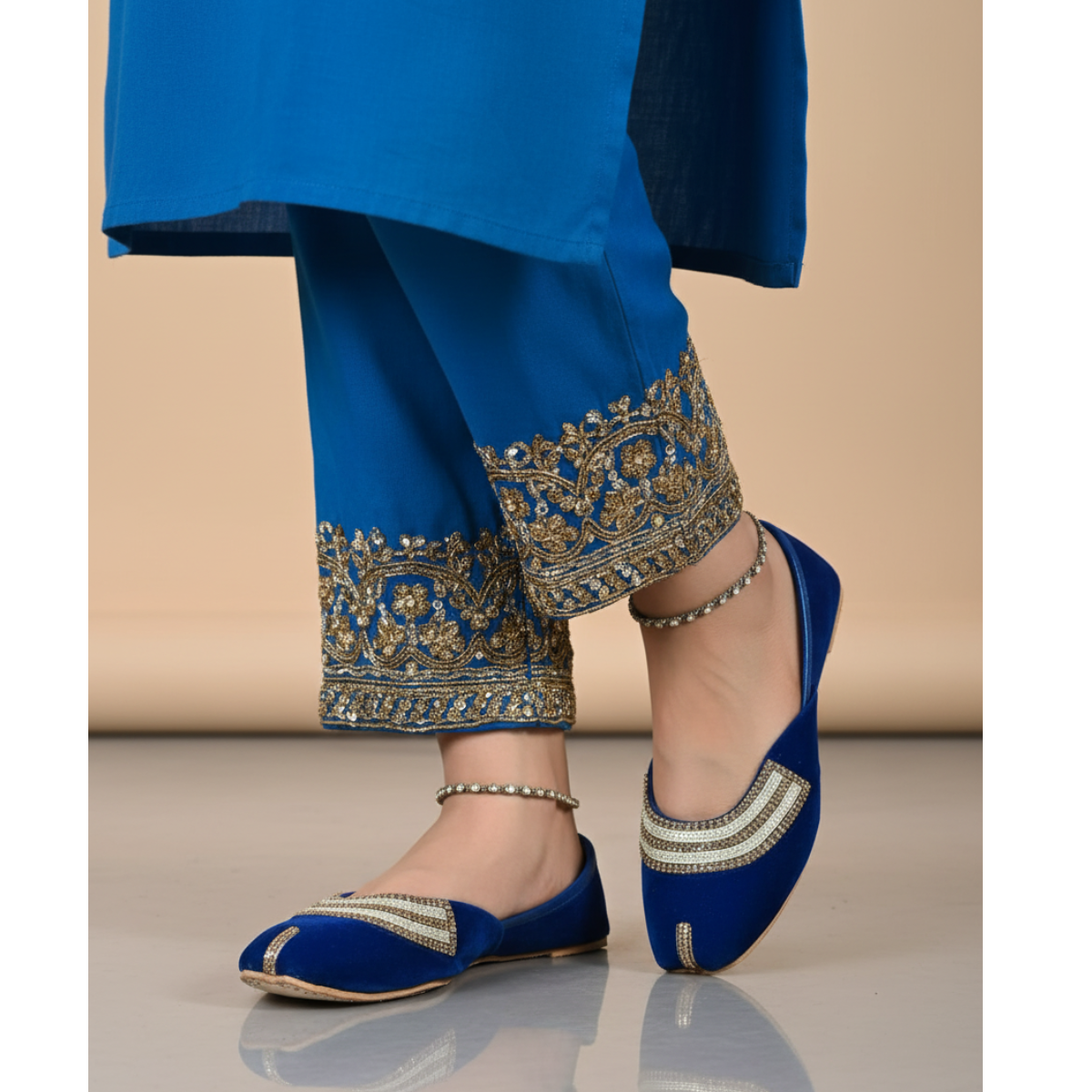 Valvet khussa with stone work