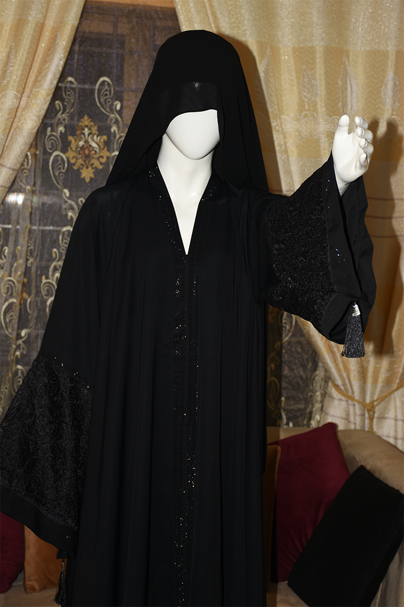 Nida Fabric Arabian style front closed Abaya