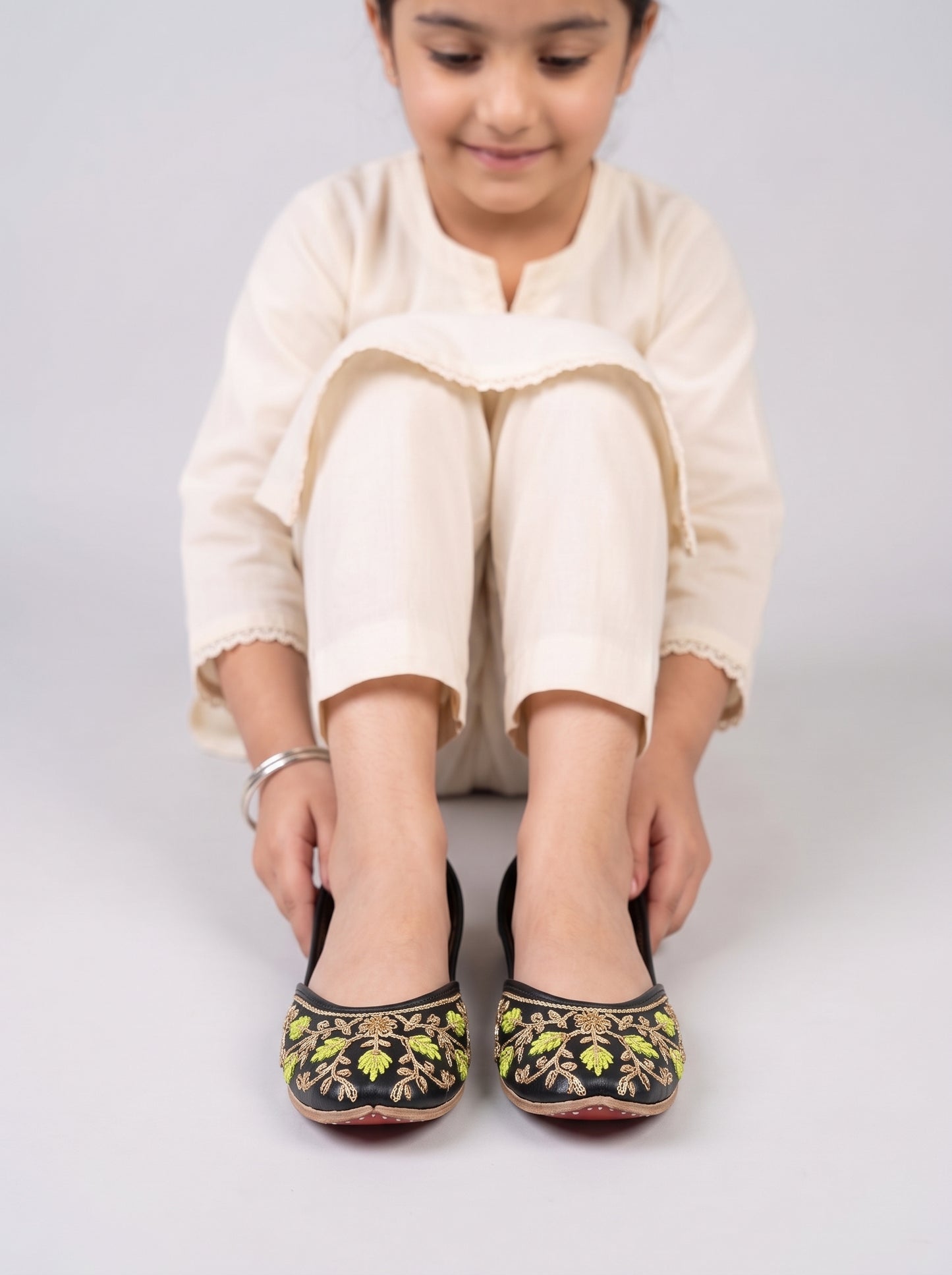 Embroidered Kids Khussa