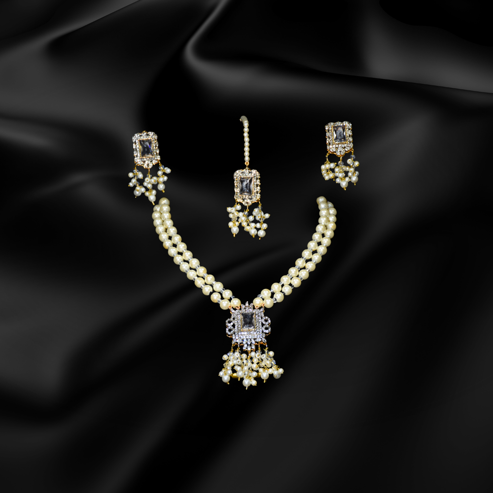 Pearl White Necklace Set