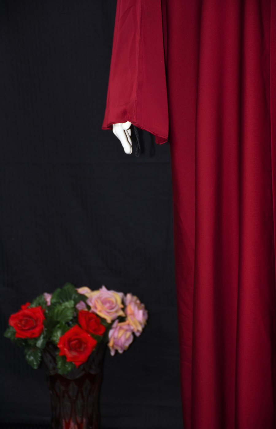 Elegant abaya on Nida fabric with Scarf