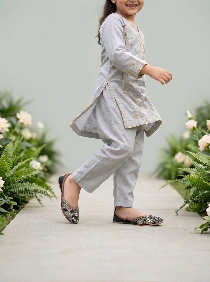 Embroidered Kids Khussa