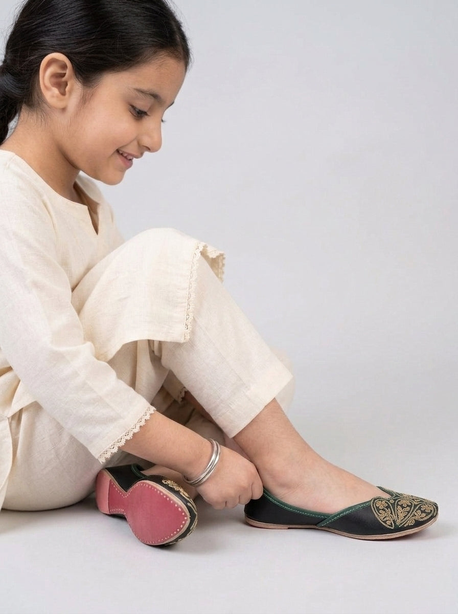 Embroidered Kids Khussa