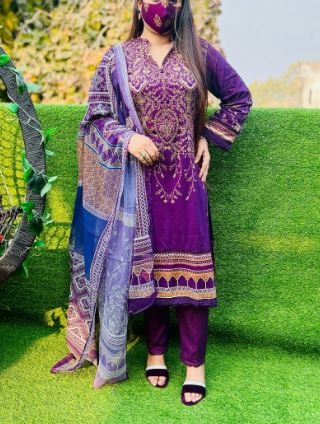 Embroidered Lawn 3pc Suit