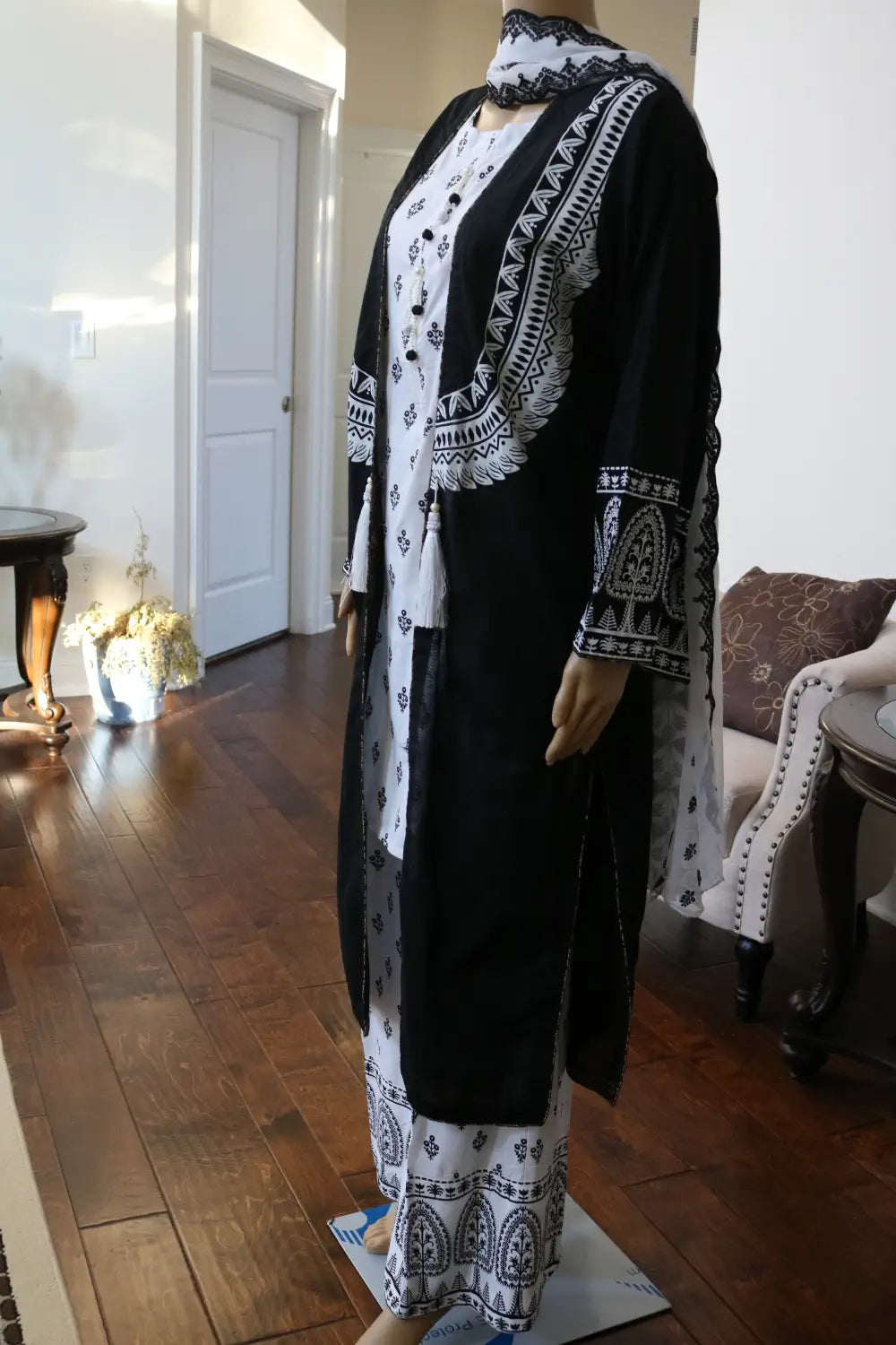 Linen 3Pcs (Shirt+Trouser+Dupatta) Plain Linen Open able Shirt With Fascinating Embroidered Cut Work on Sleeves