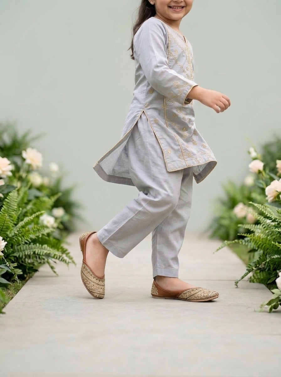 Embroidered Kids Khussa