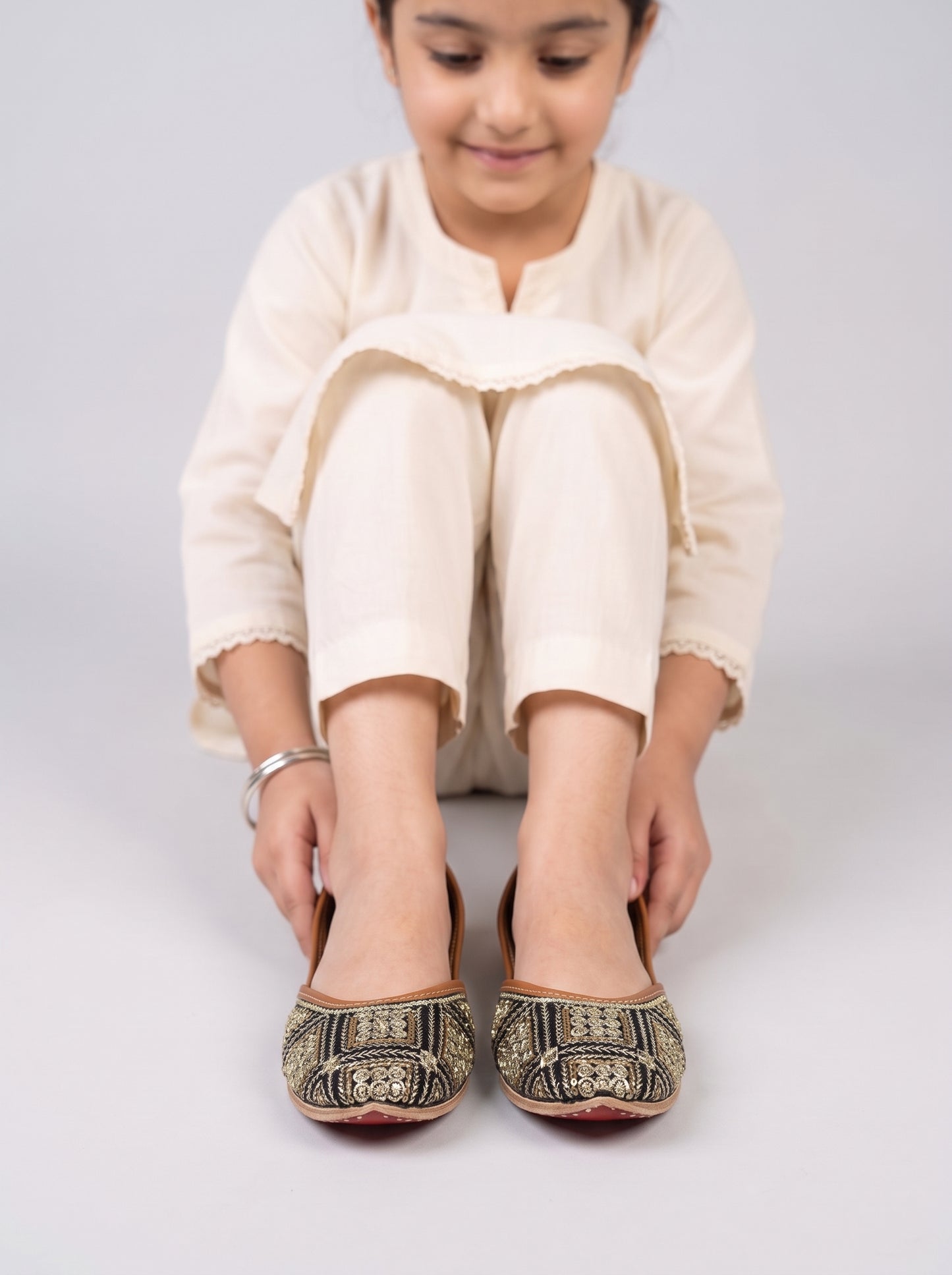 Embroidered Kids Khussa