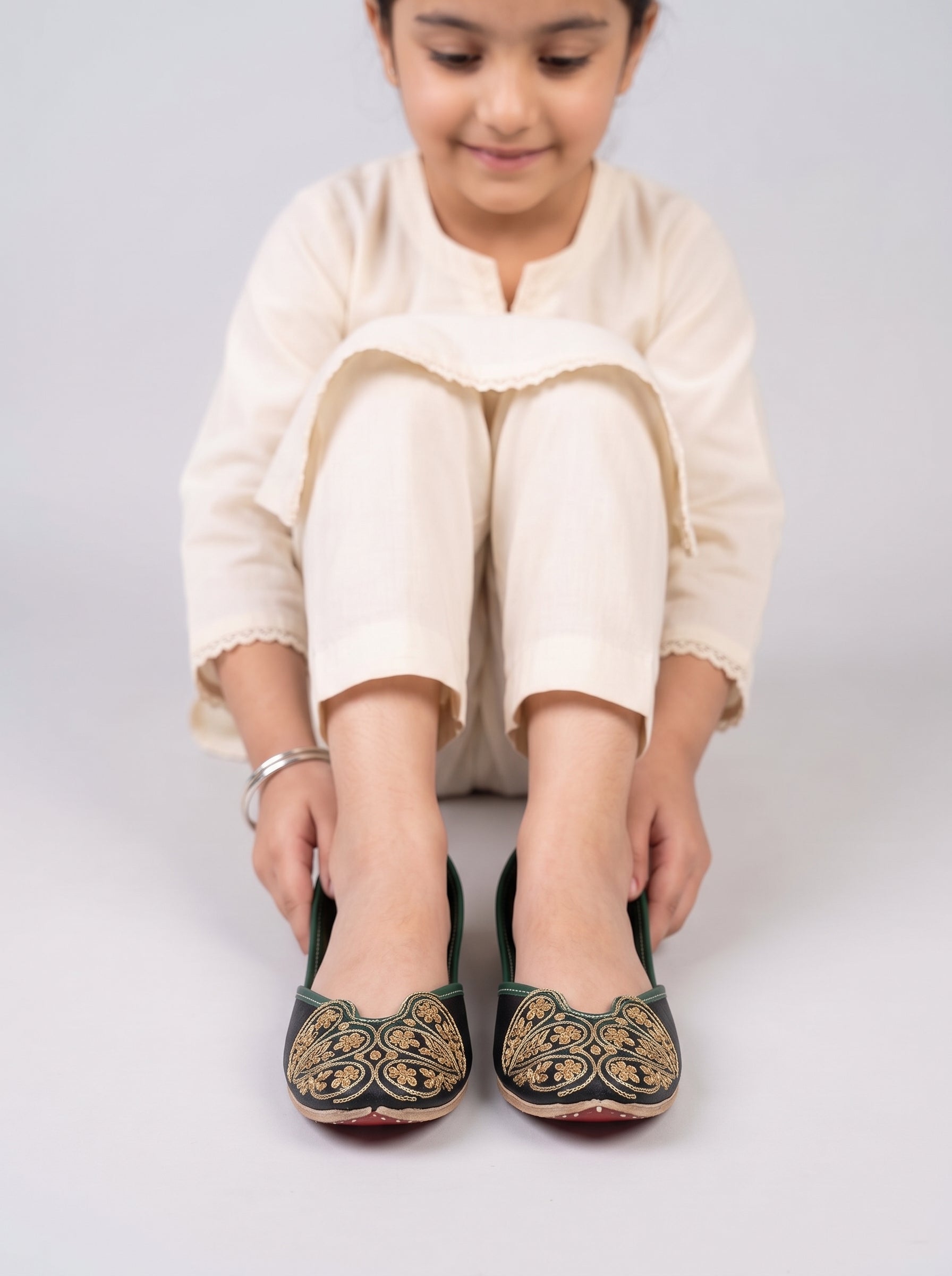 Embroidered Kids Khussa