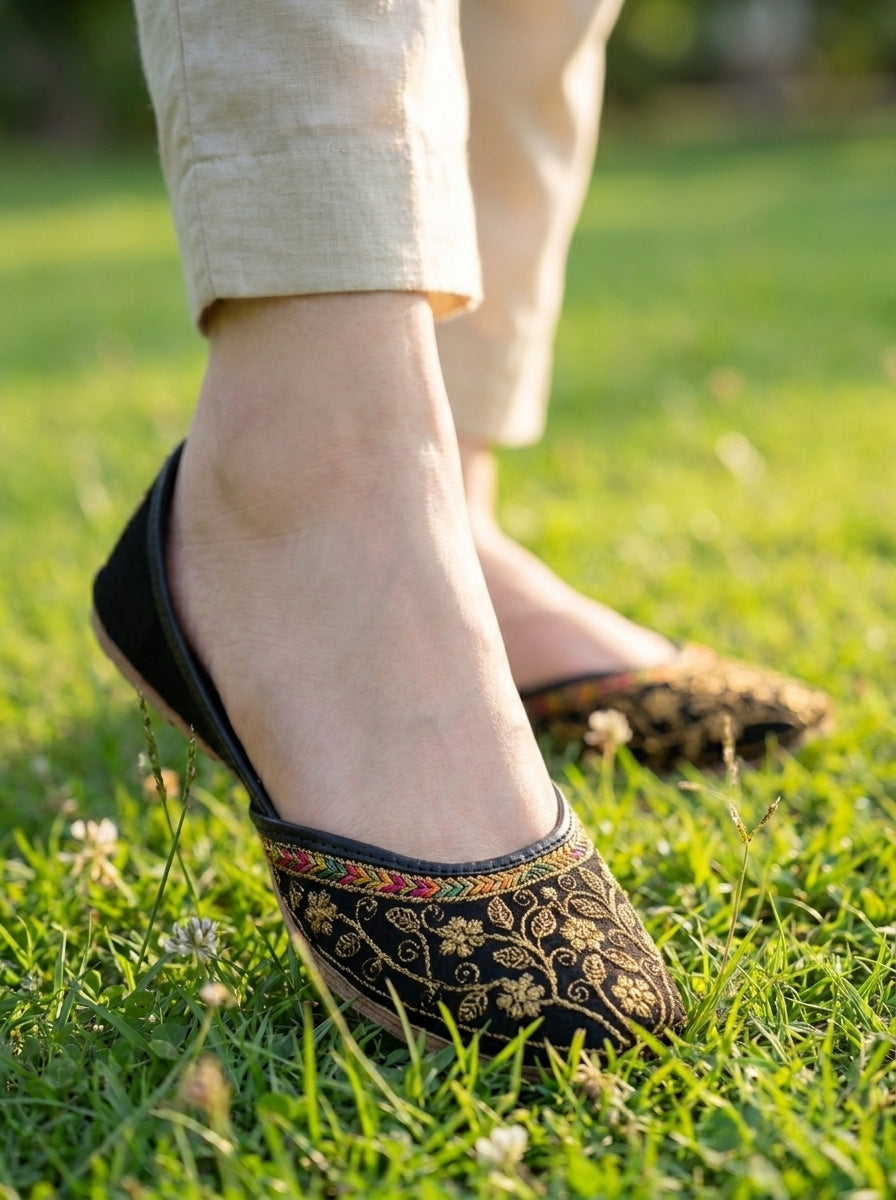Valvet embroidered Khussa