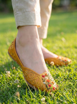 Leather embroidered Khussa
