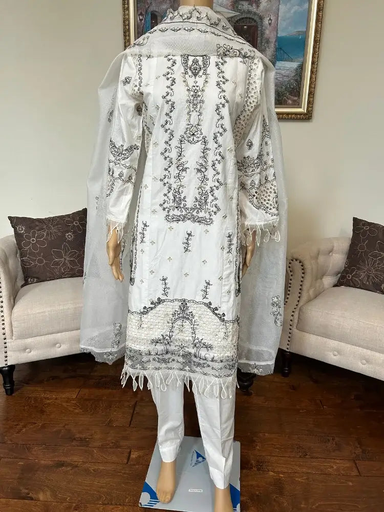 Qalamkaar Chicken kari Lawn Embroidered suit 3pc