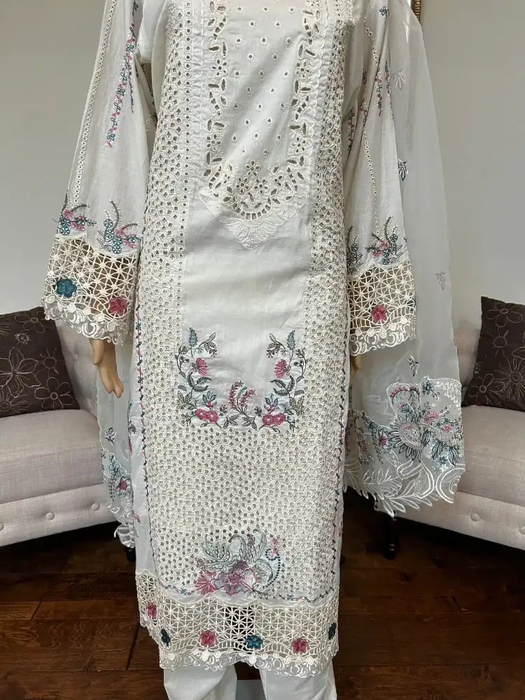 Embroidered chikan Kari Lawn 3pc dress